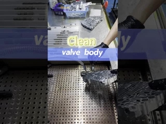 バルブ本体を分解して清掃してください